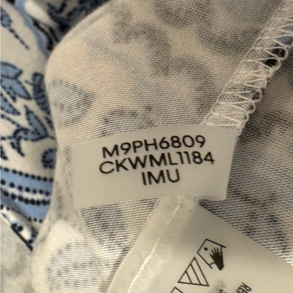 Calvin Klein Cold Shoulder Top Size Large / Will also fit XL - Picture 8 of 8